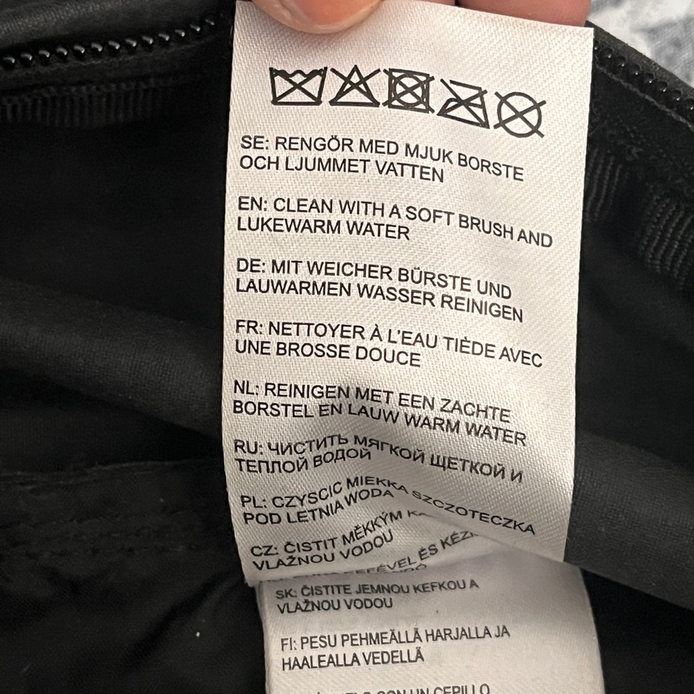 Fjall Raven KÅNKEN Charcoal EVERYDAY OUTDOOR Backpack - Picture 11 of 14